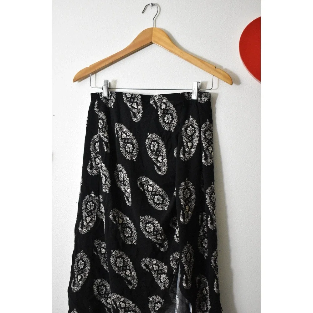Knox Rose Black White Paisley Print Midi Skirt Elastic Waist Side Slit Medium - Picture 2 of 6